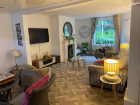 A Manchester Edge Cottage Getaway with log burner